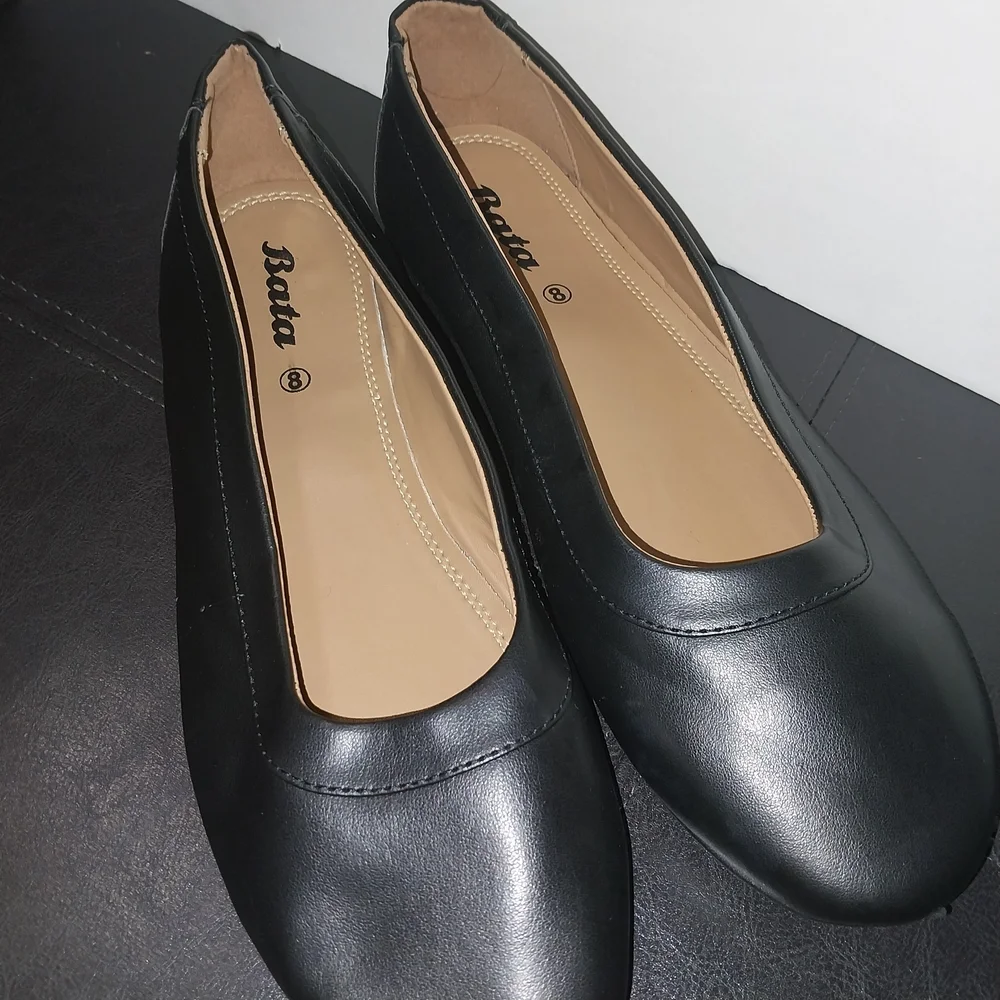 Bata Women's‎ Classic Black Loafers Size 10-US - Picture 6 of 16